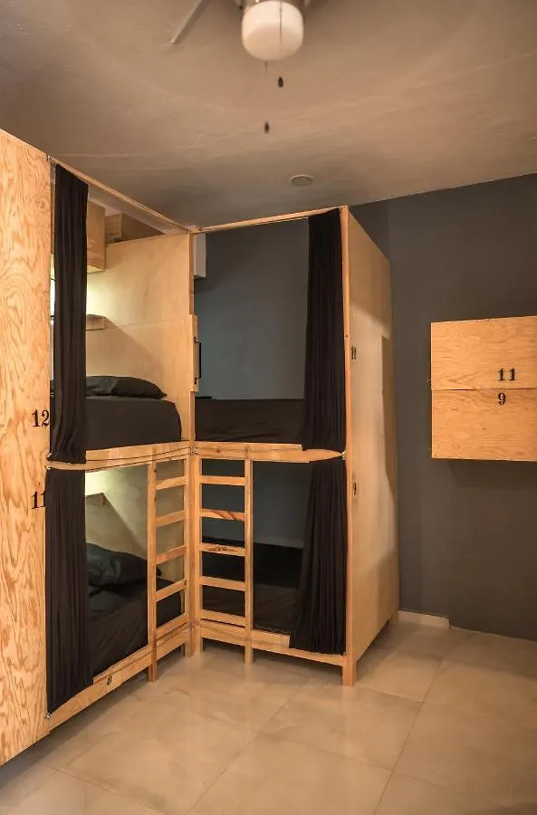 Maui Hostels Playa Del Carmen 4*,