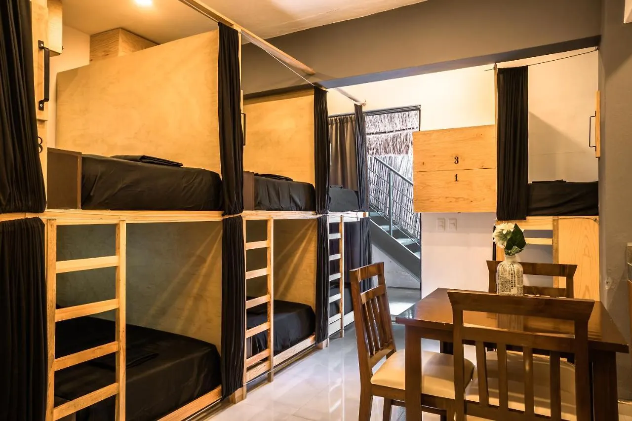 Aparthotel Maui Hostels Playa Del Carmen
